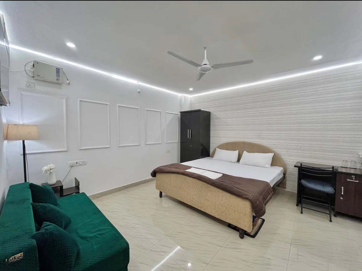 G-ONE Couple's suite at TFFSTAYS Lucknow